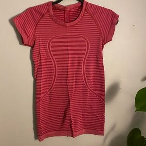 Hot pink Lululemon tee.